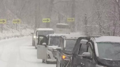 「年末寒気」が9連休を直撃　高速道路などで予防的通行止めも　関東では警報級大雪に“立ち往生”の車も