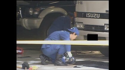 襲撃された現金輸送車(名古屋市・2002年11月)