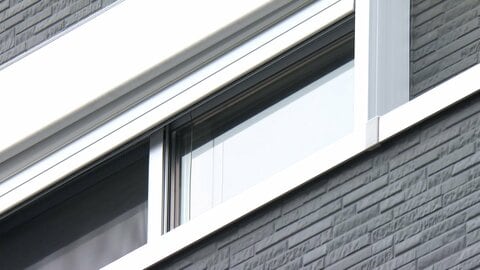 「居候先の奥さんを殺した」と自ら通報…32歳男を殺人未遂容疑で緊急逮捕　倒れていた住人の31歳女性死亡　大阪・東大阪市