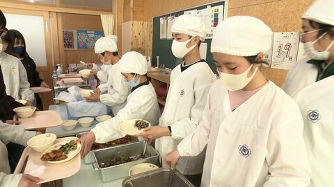 月5200円補助で給食費“実質無償化”　不足分の負担は自治体と保護者へ　奮闘する自治体のやりくり事情