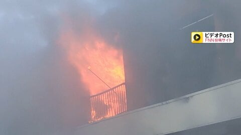 ベランダから激しい炎…警察官が発見　木造2階建てアパート一室焼け住人男性が煙り吸いけが　群馬・伊勢崎市
