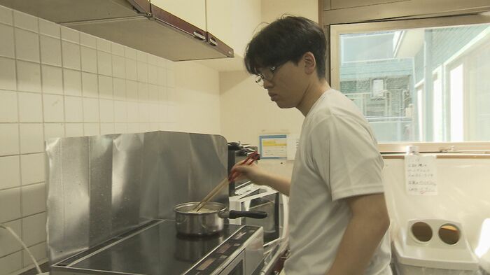 カレーうどんを作る高橋さん