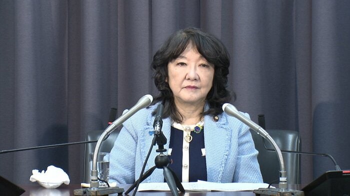片山財務相は23日の閣議後会見で「狼狽ショックは収まった」と発言