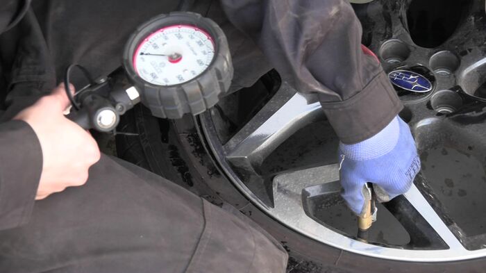 タイヤの空気圧は月に1回程度チェックすることで燃費が良くなる