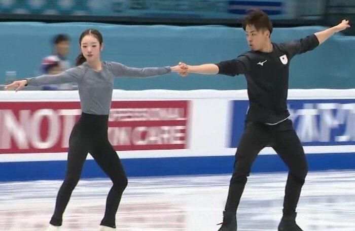 公式練習で最終調整を行う2人