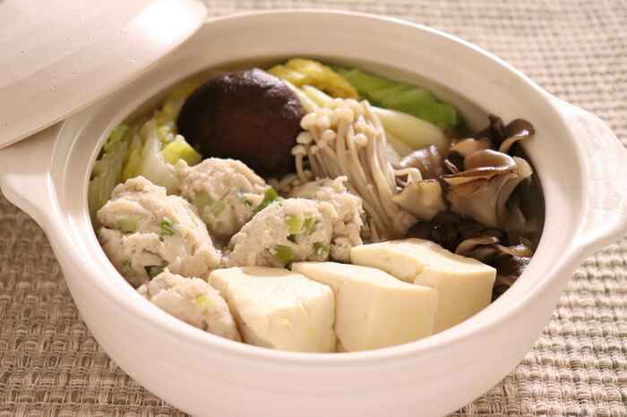 えのきたけ入り肉団子が絶品！「鶏えのき団子の塩糀鍋」