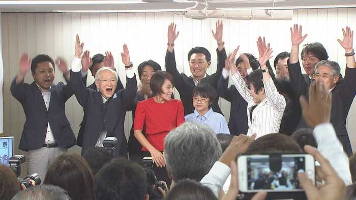 参院議員に初当選(2016年7月)