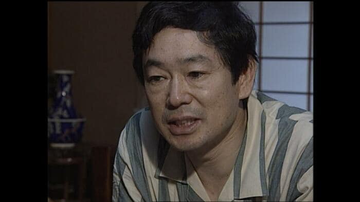 インタビューに答える河野さん(1994年8月)