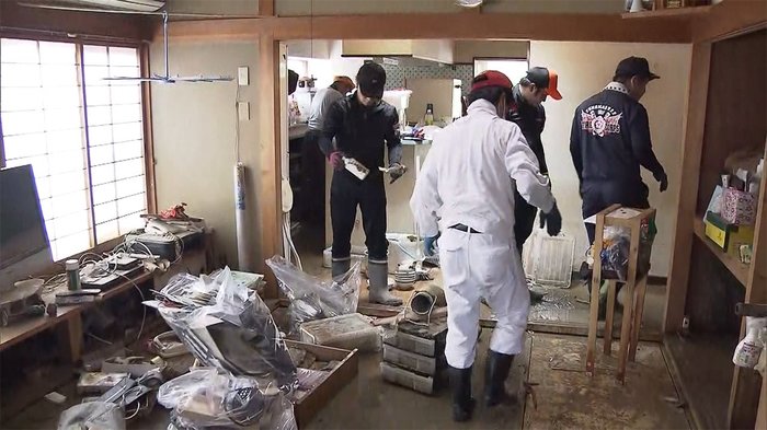 早朝から多くのボランティア 豪雨被害の熊本・人吉市