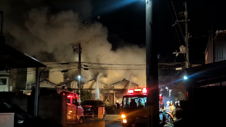 【速報】大阪府羽曳野市の集合住宅で火災　3人が軽傷　台所から出火か｜FNNプライムオンライン