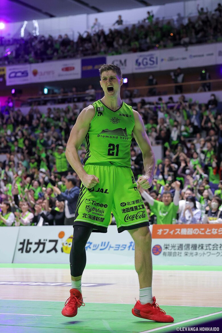 【レバンガ北海道】富永3ポイント＆ハーラー劇的ダンクで群馬を制す　前日40点差大敗から「ファンのために勝てた」｜FNNプライムオンライン