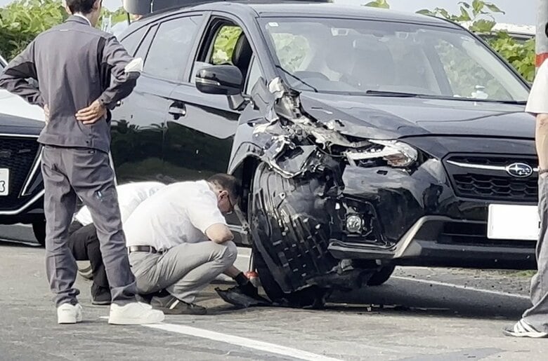 パトカーと乗用車が衝突__乗用車を運転していた女性が腕の痛み訴え病院搬送〈北海道稚内市〉｜FNNプライムオンライン