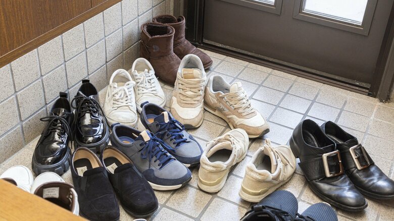 服と一緒に「靴も衣替え」で足元快適に！20度超えたらサンダルの出番　靴を長持ちさせるには？衣替えに適した天気は？｜FNNプライムオンライン