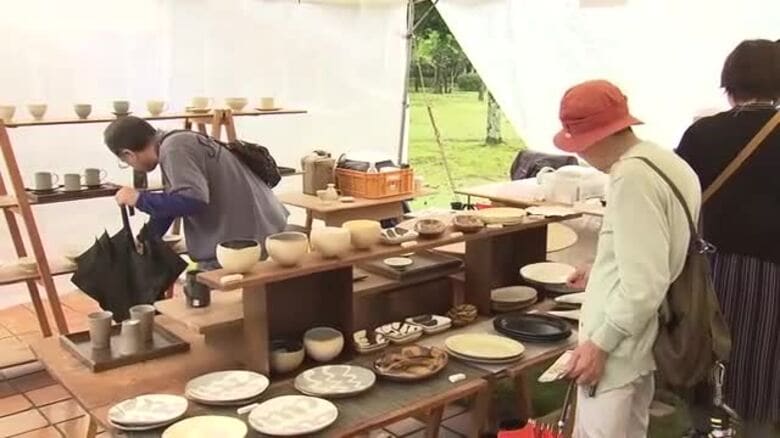 越前焼の窯元が自作の陶器を展示販売…越前秋季陶芸祭にぎわう　福井・越前町｜FNNプライムオンライン