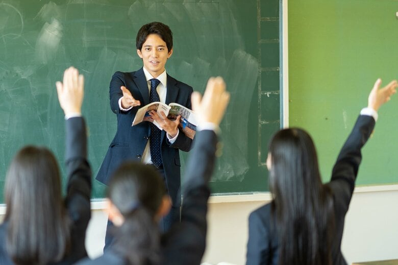 教員採用倍率が過去最低に…3.2倍から2.9倍に低下　教員不足深刻化するなか採用者数増加と“売り手市場”で志望者減少か｜FNNプライムオンライン
