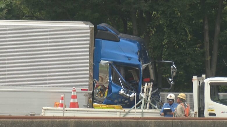 北陸道の大型トラック追突事故、死者は2人に 意識不明の36歳男性の死亡確認 工事後の撤去作業が行われる中で発生|FNNプライムオンライン