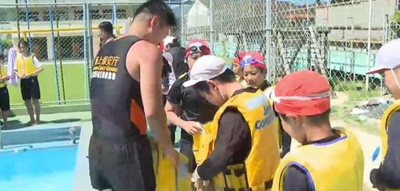 海上保安官が水辺での「命の守り方」伝える　夏休み前の小学生を対象に安全講習会　広島・呉市｜FNNプライムオンライン