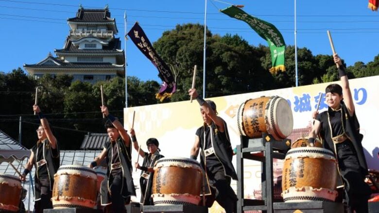 40周年「小山城まつり」11月3日開催　恒例“お餅投げ”8000個に増量　吉田町｜FNNプライムオンライン