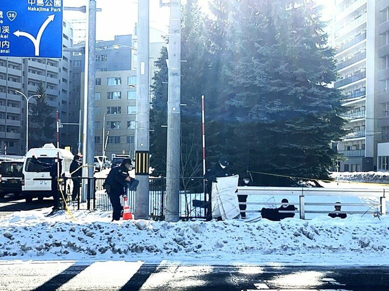 【変死体】「橋の下に人の足が…」札幌中心部ススキノの川の近くで”年齢性別不明”の遺体みつかる＿一部は白骨化・着衣あり＿信号待ちの運転手が発見し110番通報＿警察が死因や身元の特定進める＜北海道札幌市＞｜FNNプライムオンライン