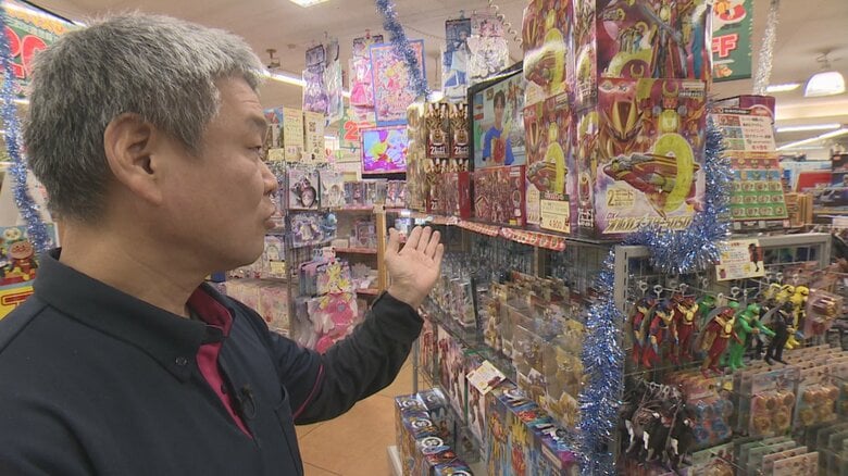 クリスマス直前！今年の人気おもちゃ「たまごっちパラダイス」が首位に　平成レトロおもちゃの進化版が子どもたちを魅了｜FNNプライムオンライン