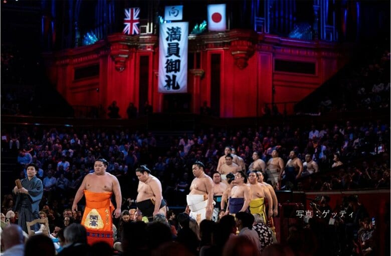 大相撲ロンドン公演が開幕　「横綱 Win！」豪快な取り組みに実況も大興奮　アンバサダーのキティちゃんもエール｜FNNプライムオンライン