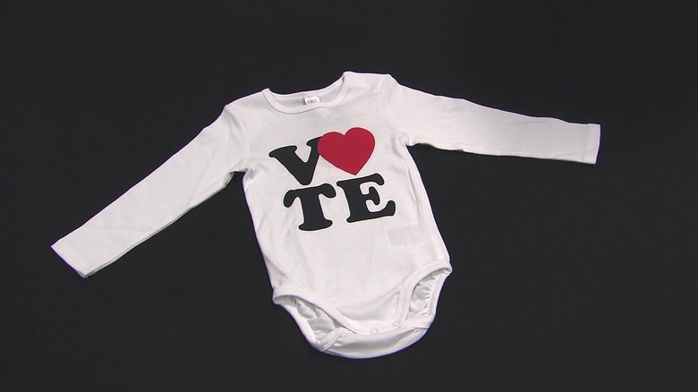 H&Mはベビー服にも「VOTE(=投票しよう)」