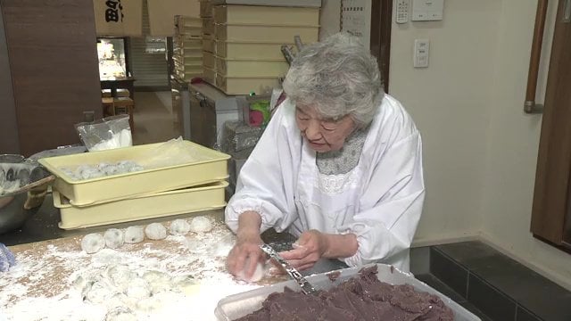 二代目の豊子さんも熟練の技で