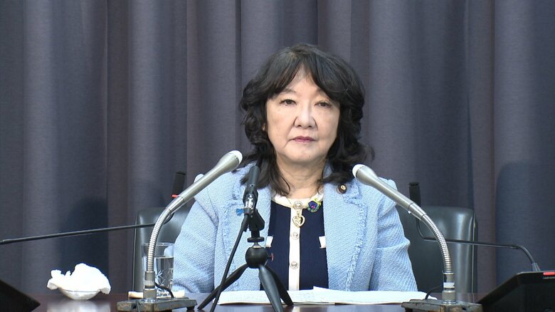 片山財務相は23日の閣議後会見で「狼狽ショックは収まった」と発言