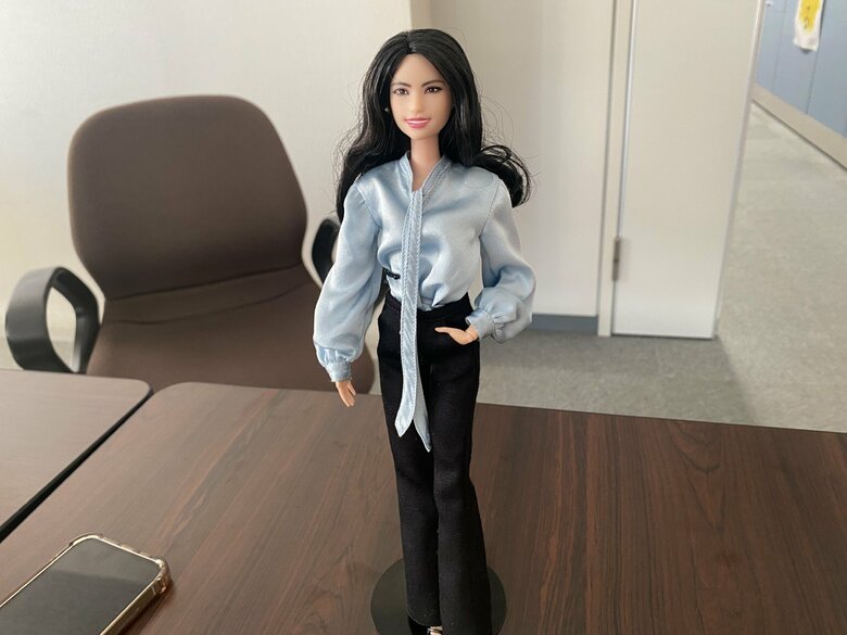 李一諾さんがモデルのバービー人形