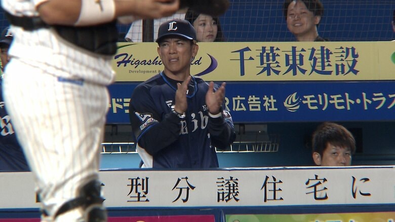 チームを鼓舞する松井監督（9月30日 vsロッテ）