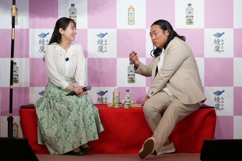 日本コカ・コーラ「綾鷹 桜デザインボトル」発売記念PRイベント