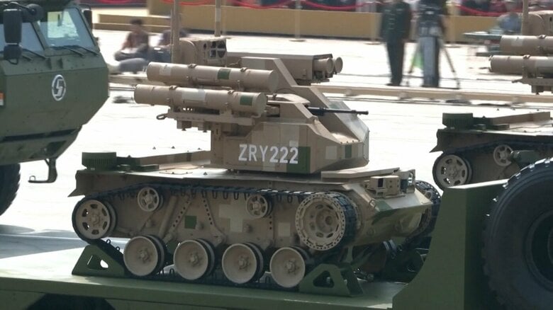 ミサイルや機関銃を装備した無人戦闘車両（地上ドローン“UGV”）