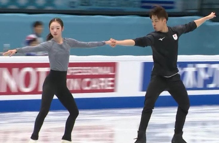 公式練習で最終調整を行う2人