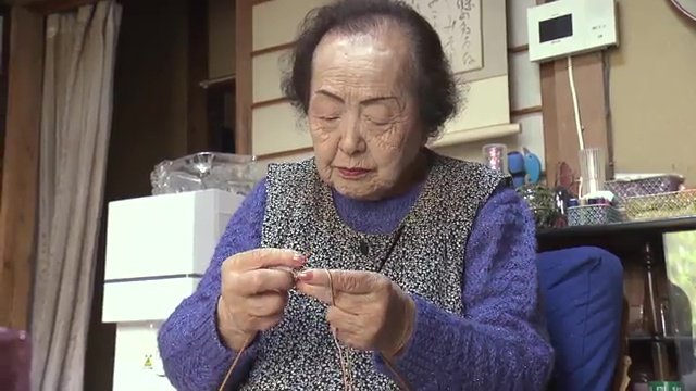 学生時代は裁縫も学んだ堀野智子さん（100）