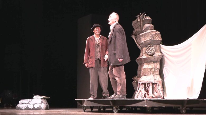 斎藤さんは最後まで舞台に立ち続けた