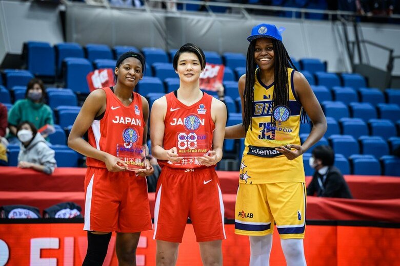 オールスター5に選ばれた馬瓜選手（左）、赤穂選手（真ん中）、ジョーンズ選手（右）(C)FIBA
