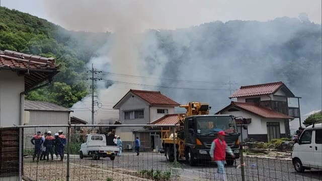 島根県益田市と津和野町で住宅火災 あわせて２棟全焼 男性１人がやけど