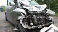 【車同士が正面衝突】軽自動車運転の10代ぐらいの男性が意識もうろうで搬送…車内に一時閉じ込められる_ワンボックスカー運転の50代男性も首の痛み訴え軽傷―どちらかが対向車線にはみ出しか〈北海道帯広市〉
