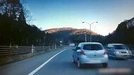 片側2車線の道路なのに... 向かってきたのは逆走車