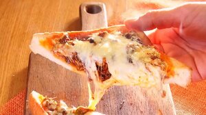 「ピリ辛サバ缶」をチーズトーストにアレンジ…SNSで話題のカルディ商品アレンジレシピ