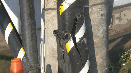 制御困難な速度で交差点の信号機柱に激突、同乗女性を死亡させ逃走か　危険運転致死の疑いで男(33)逮捕