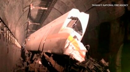 台湾で特急列車が脱線 救助は難航…48人が死亡