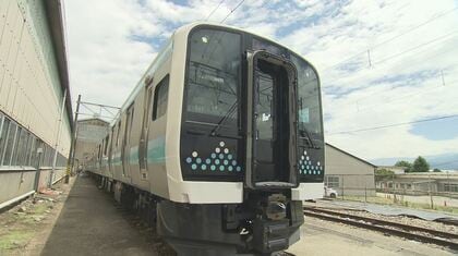 28年ぶり新型車両　JR東日本が「E131系」を公開　長野－高尾間の中央本線、篠ノ井線、信越本線で2026年秋ごろ運転開始　アルプスの山を思わせるドット柄デザイン　座席の幅は2センチ広く、防犯カメラも設置
