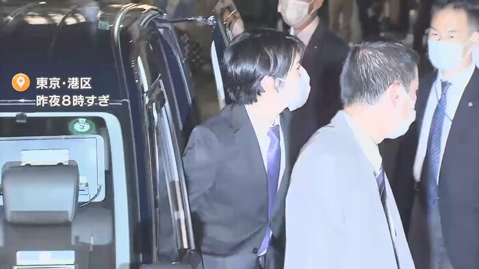 弁護士事務所に到着した小室圭さん。報道後、元婚約者と会うのは初めてだった(12日)
