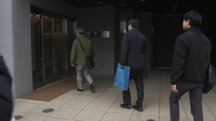 除却命令を伝えにいく札幌市職員