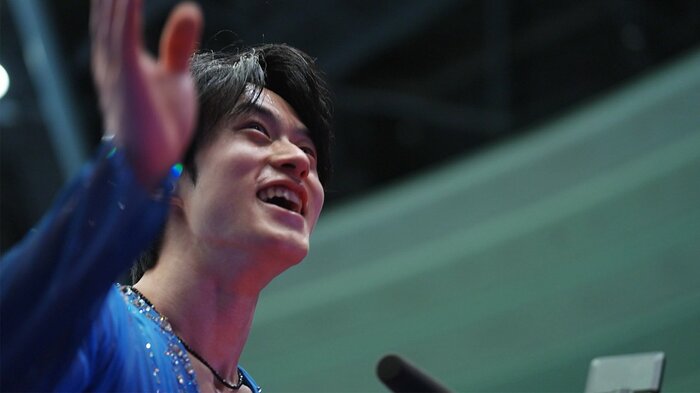 演技後、観客に手を振る山本(2023年全日本選手権)