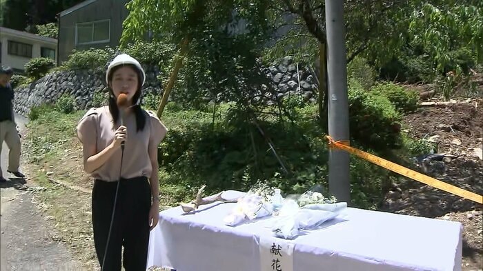 水野さん宅近くの献花台(6月4日)