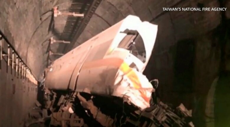 台湾で特急列車が脱線 救助は難航…48人が死亡｜FNNプライムオンライン