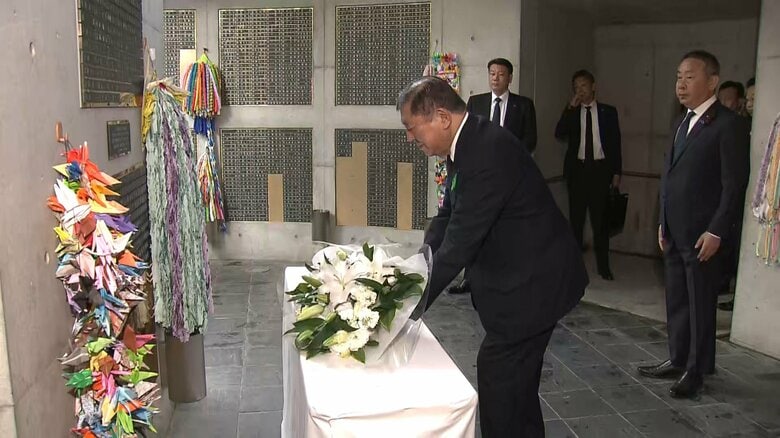 石破首相が阪神淡路大震災の犠牲者を追悼　「慰霊と復興のモニュメント」「1.17希望の灯り」を訪問｜FNNプライムオンライン