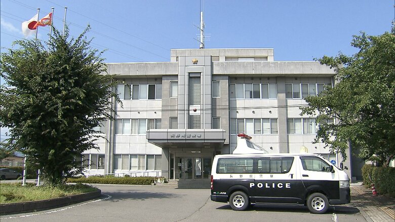 缶飲料を万引き後、公園の木製ベンチに火を放ったか　16歳と17歳の高校生とアルバイト従業員を器物損壊の疑いで書類送検　「寒くて暖を取るために、落ち葉を集めてライターで火をつけた」と供述｜FNNプライムオンライン